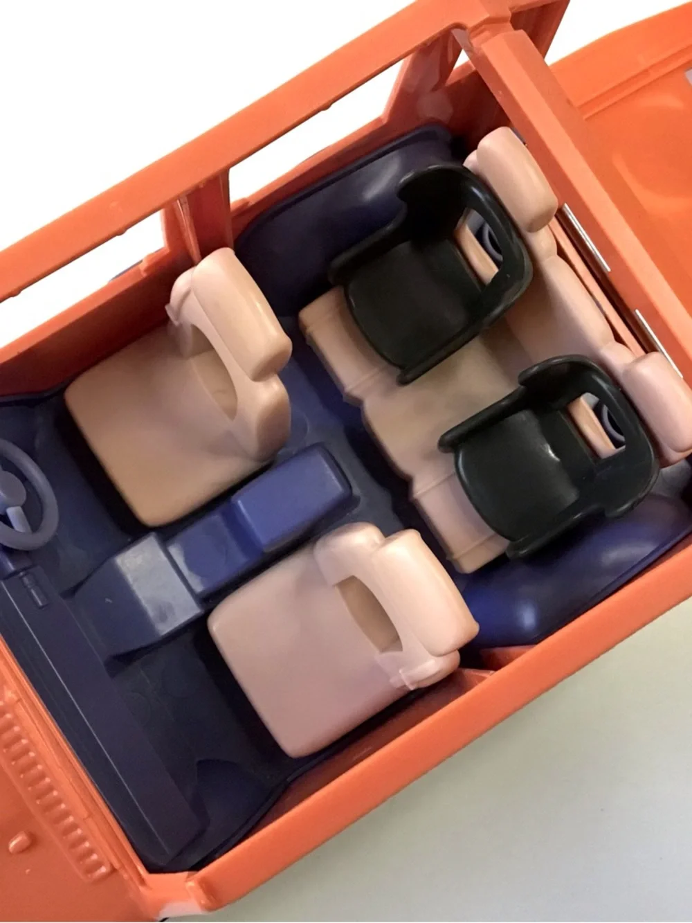 Bluey Heeler 4WD Family Vehicle Orange Jeep Top Opens 4 Seats Inside Moose Toys